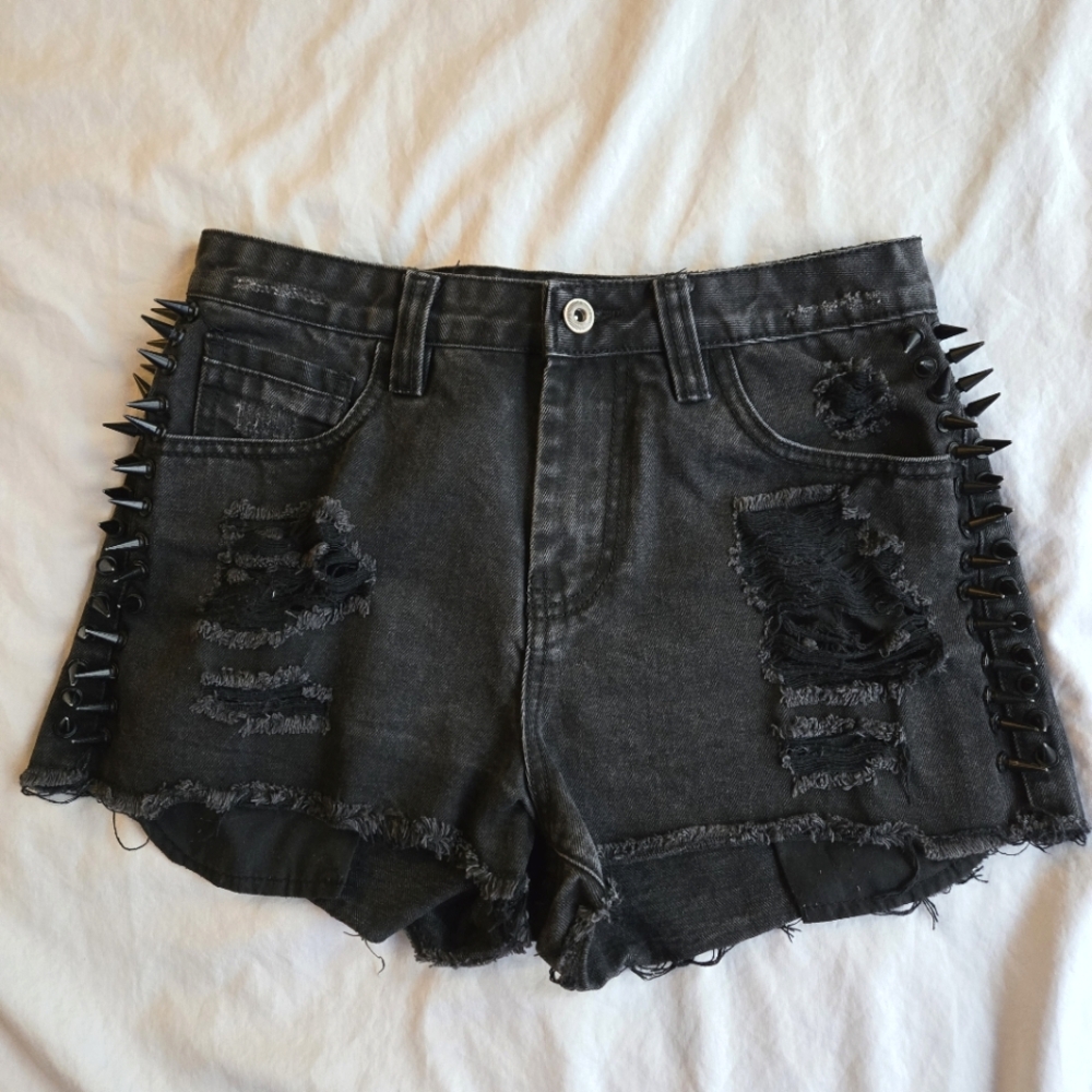 Destroyed Black Denim Shorts sz S with black metal spikes - Agarrate Catalina